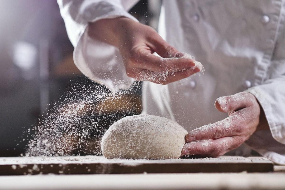 Middle Eight - Covent Garden - Preferred Hotels And Resorts 伦敦 外观 照片 Baker dusting a ball of bread dough with flour