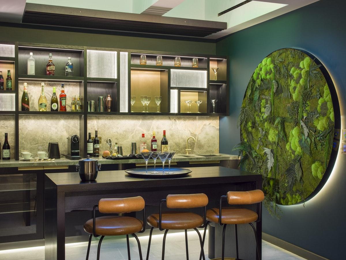 Middle Eight - Covent Garden - Preferred Hotels And Resorts 伦敦 外观 照片 A living wall in a bar